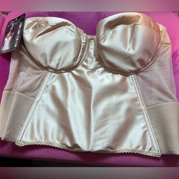 Flattering Me Low Back Strapless Bra - Picture 2 of 7